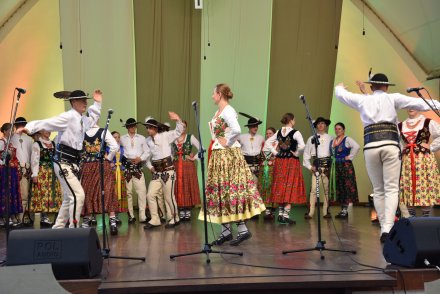 Piąty dzień Tygodnia Kultury Beskidzkiej w Wiśle - występy w wiślańskim amfiteatrze - Zespół Regle z Poronina